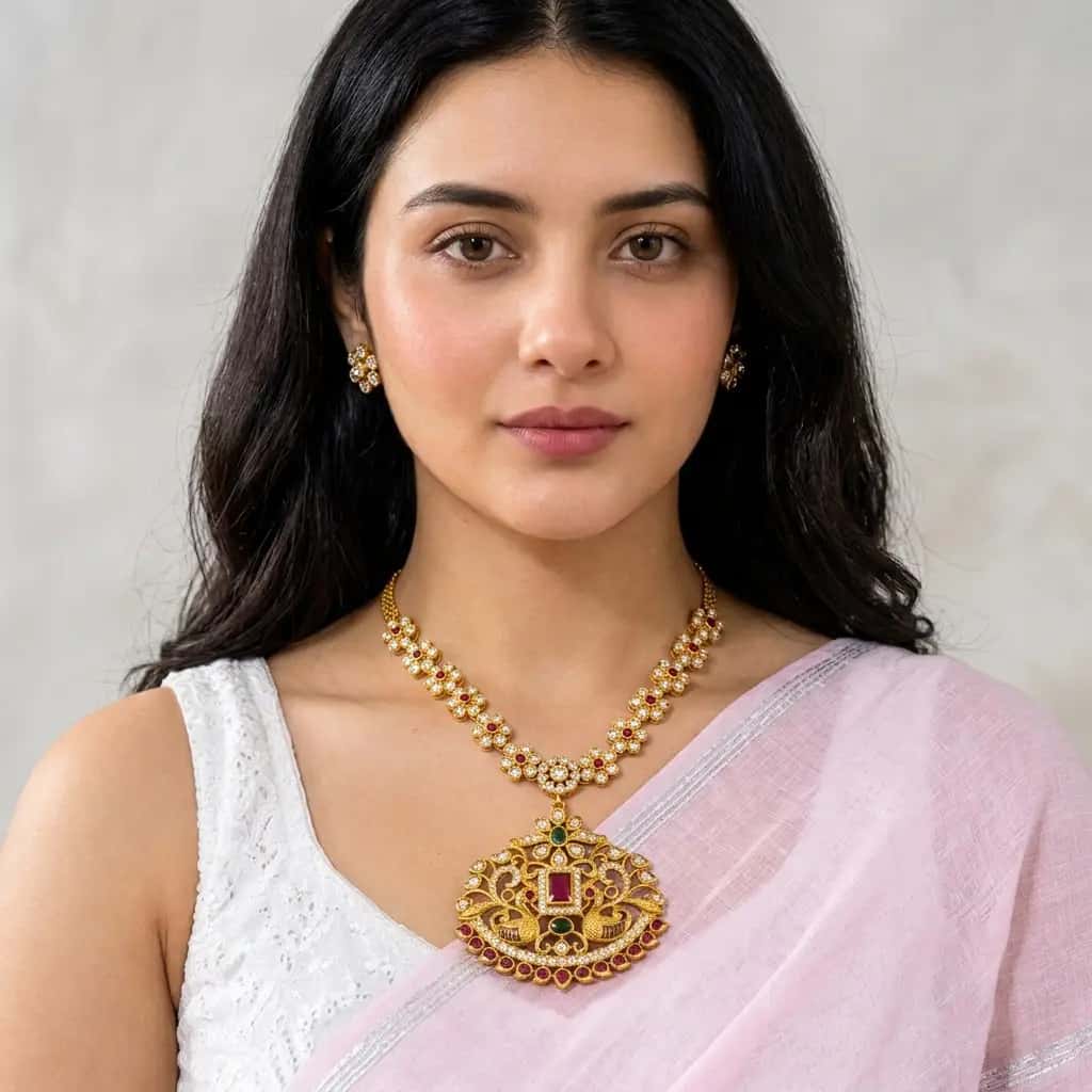 Woman_wearing_gold_necklace_202608281514 (1)