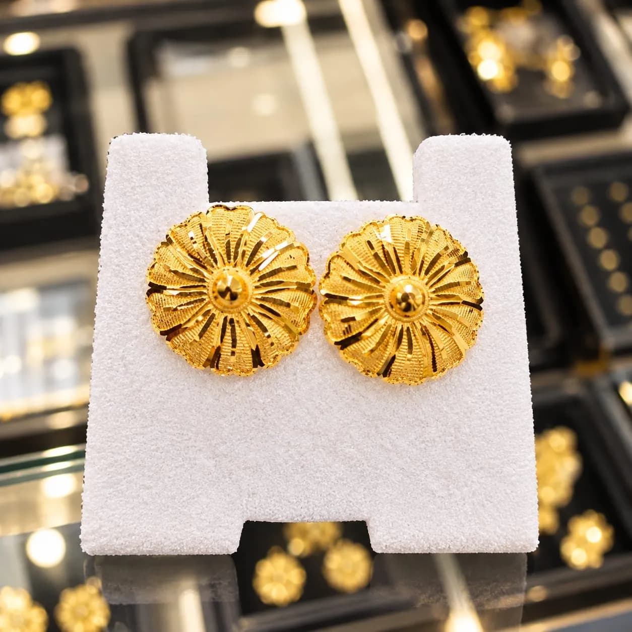 FLOWER SHAPE FORMIN TOPS