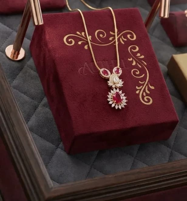 GORGEOUS CHAIN PAINDENT